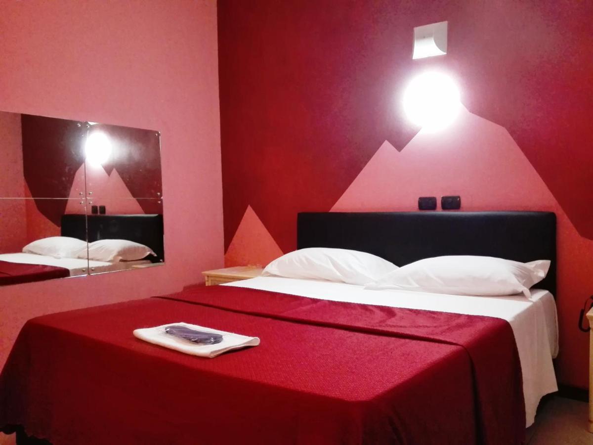 Motel Est 3*